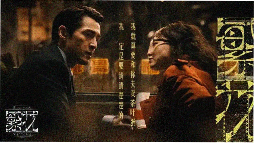实验室标本柜整齐排列的琥珀色玻璃瓶，用于示意入口条目的归档方式